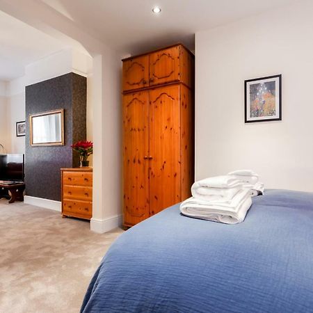 Gorgeous Town Centre Apt With Courtyard Garden 伯恩茅斯 外观 照片